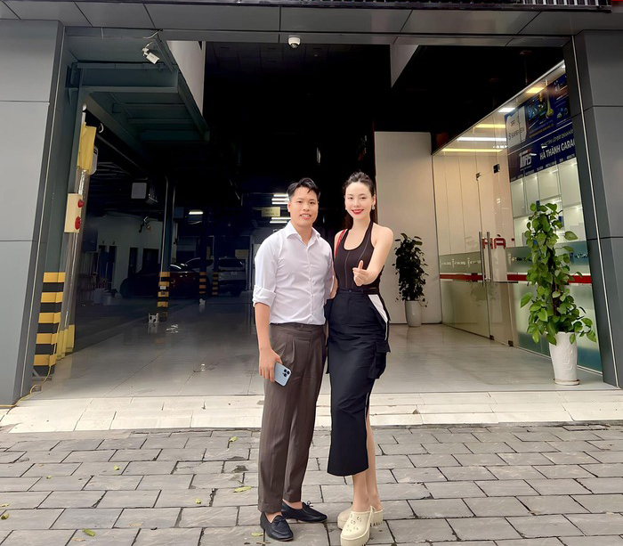 Trang chủ 24 dien vien huyen trang trai nghiem dich vu tai ha thanh garage 1