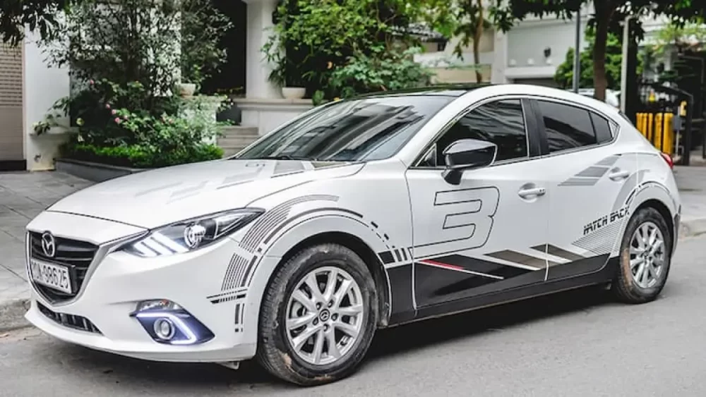 Dán decal xe bao nhiêu tiền – Bảng giá chi tiết và những điều cần biết 3 dan-decal-xe-bao-nhieu-tien-bang-gia-chi-tiet-va-nhung-dieu-can-biet