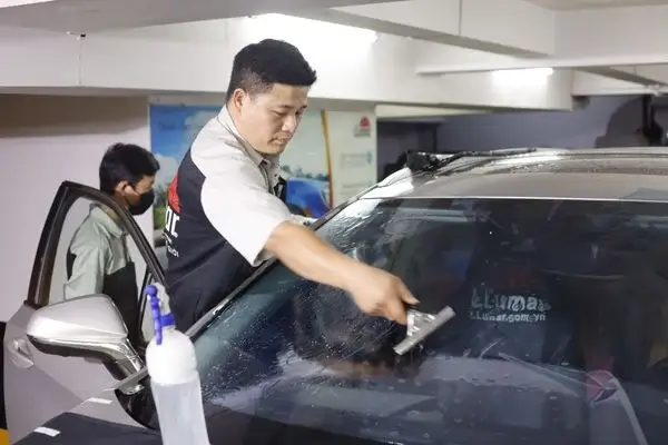 dan-kinh-xe-o-to-giai-phap-toi-uu-bao-ve-trai-nghiem-lai-xe