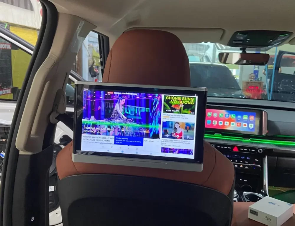 man-hinh-goi-dau-o-to