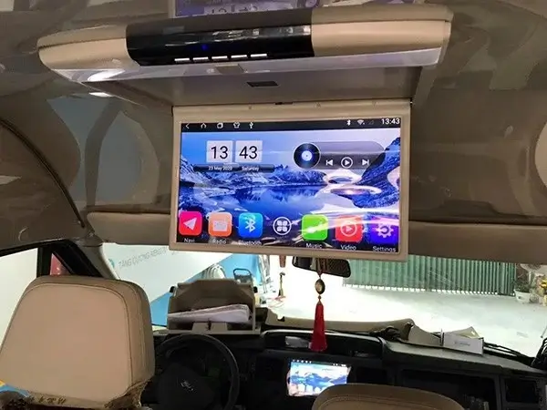 man-hinh-op-tran-o-to-7-cho-lua-chon-hoan-hao-cho-giai-tri-tren-xe