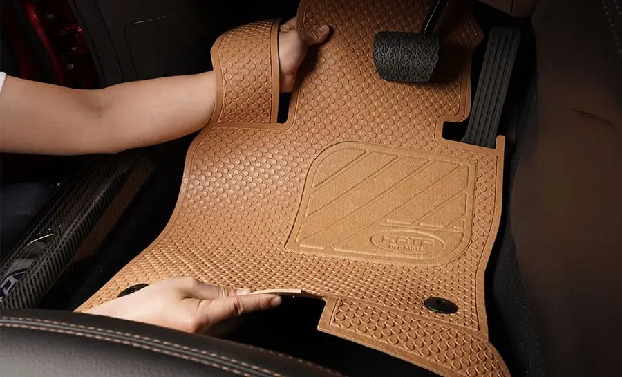 tham-lot-san-o-to-bang-nhua