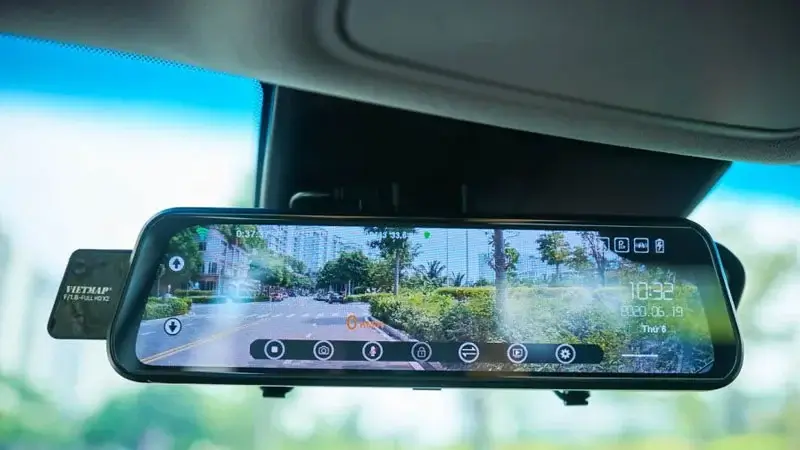 Camera hành trình 2 mắt cho ô tô – Giải pháp ghi hình trước sau an toàn 1 camera-hanh-trinh-2-mat-cho-o-to